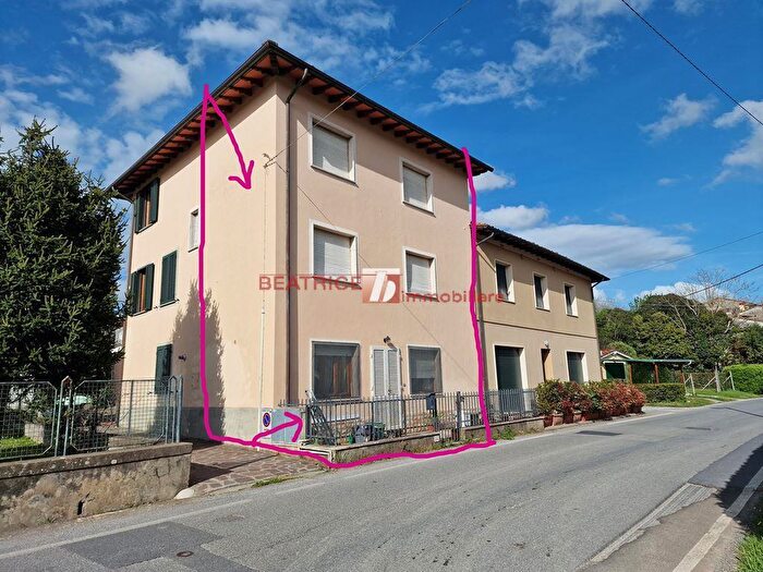 Casa con 7 locali in vendita in Via di Balbano, Lucca