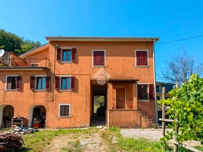 Casa quadrilocale in vendita in Località Isola di Vignolo, Mezzanego