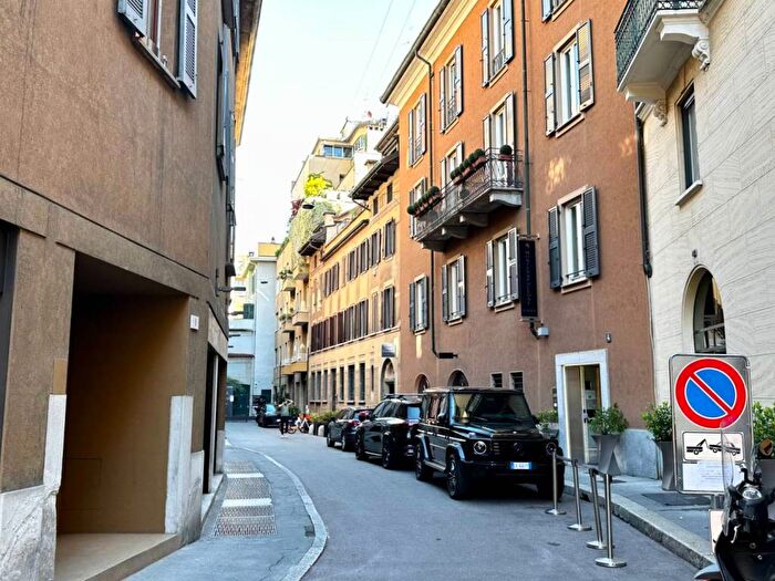 Appartamento bilocale in affitto in Corso Monforte, San Babila, Milano