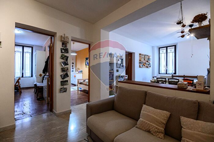 Appartamento con 10 locali in vendita in Via Bixio, Guastalla