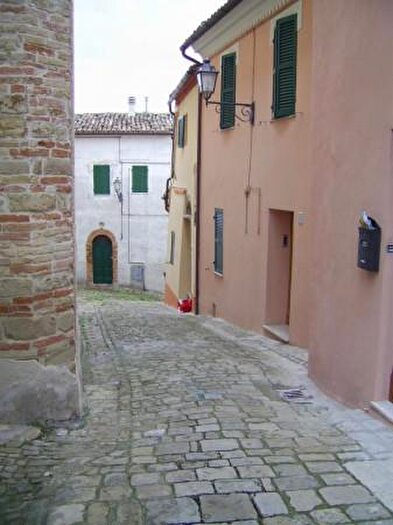 Appartamento trilocale in vendita in Piazza Ruggeri, Monte Roberto