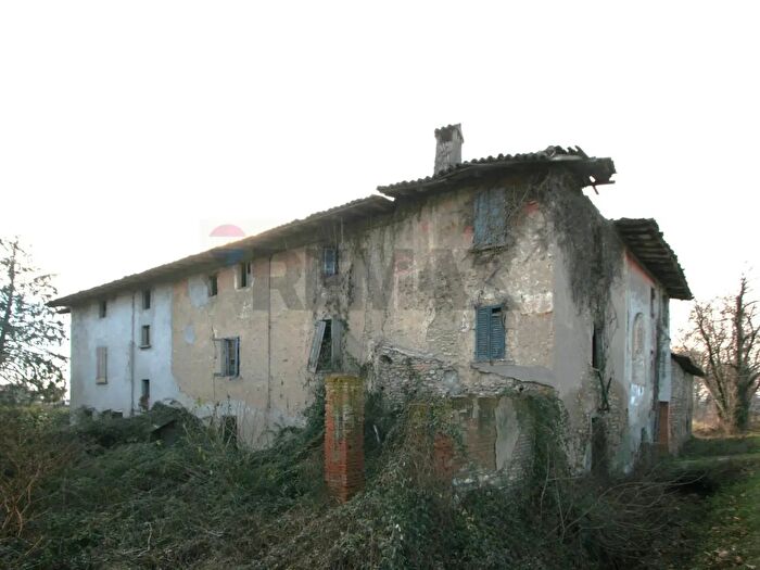 Casa con 10 locali in vendita in Boltiere