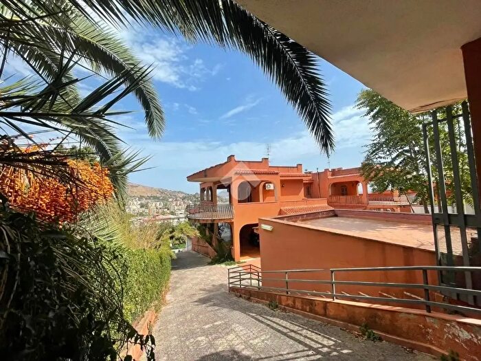 Casa quadrilocale in vendita in Via Bronte, Palermo