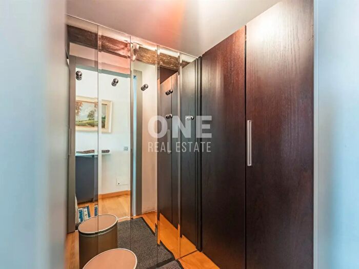 Appartamento trilocale in vendita in Via Giovanni Gherardini, Milano