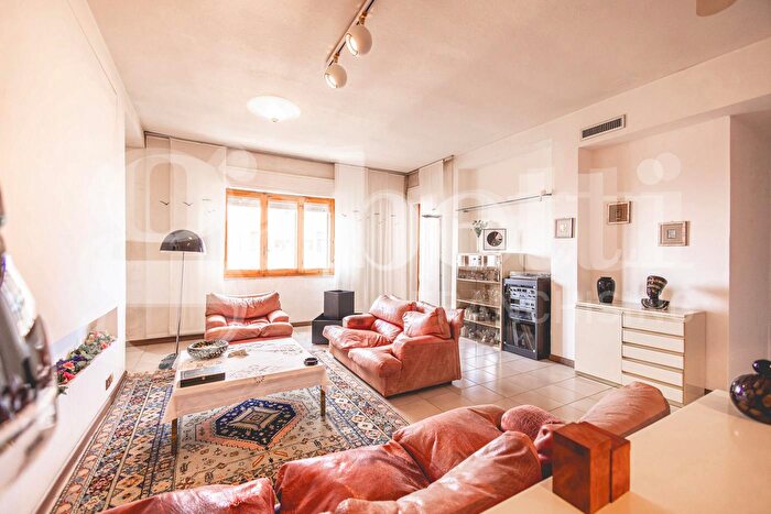 Appartamento con 5 locali in vendita in Via Argonne, Cagliari