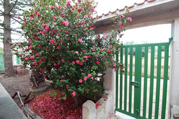 Casa con 6 locali in vendita in Via Pinogrande, Lizzano