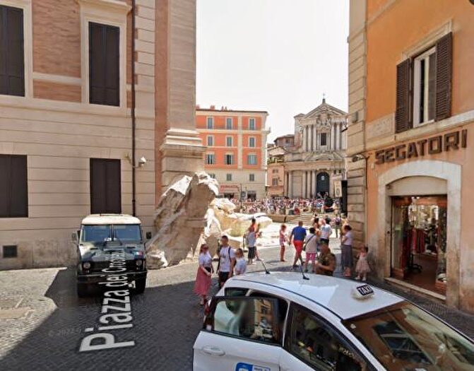 Appartamento in vendita in Via Poli, Roma