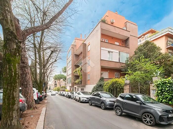 Appartamento quadrilocale in vendita in Via dei Giuochi Istmici, Roma