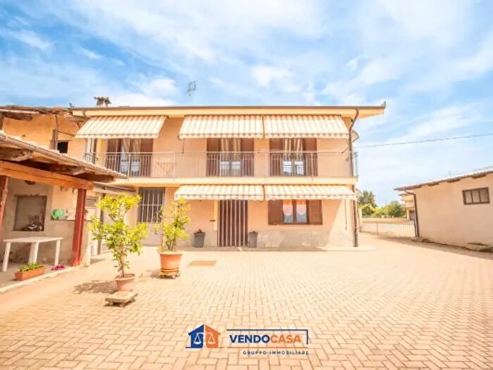 Casa con 6 locali in vendita in Via Cardè, Barge