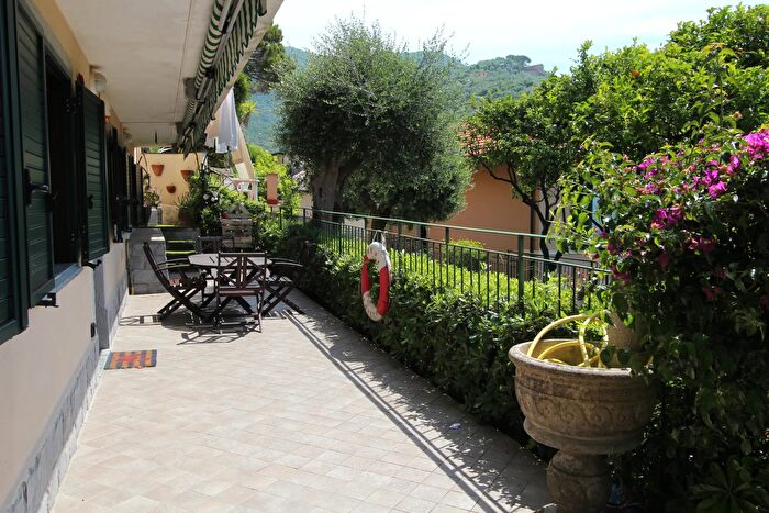 Appartamento trilocale in vendita in Sori