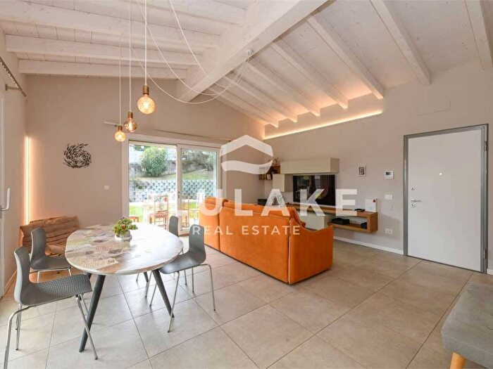Casa con 6 locali in affitto in via Vittorio Veneto B, Centro, Polpenazze del Garda