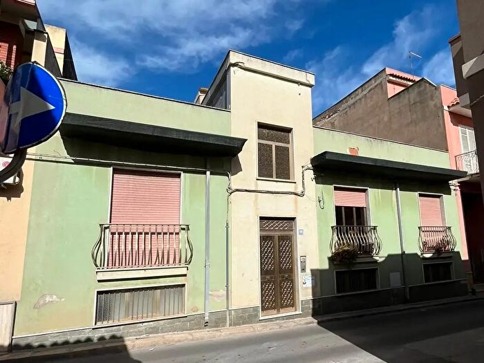 Casa con 10 locali in vendita in Via La Marmora, Pachino