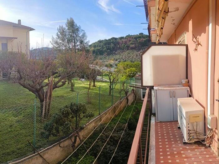 Appartamento trilocale in vendita in Via Diano Castello, Centro, Diano Marina