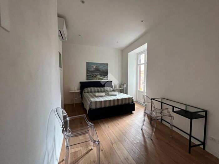 Appartamento quadrilocale in affitto in Via Casa Professa, Cassaro, Palermo