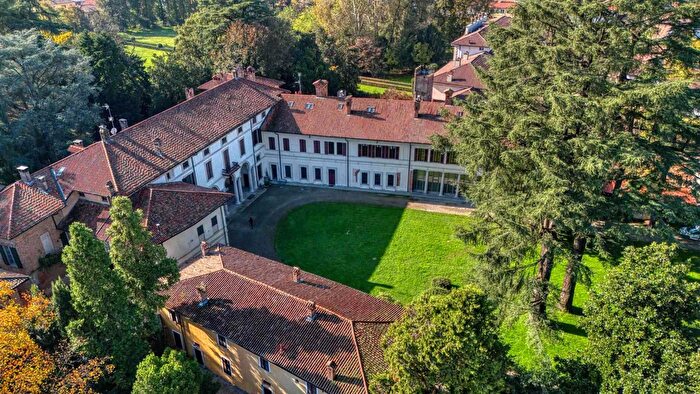 Appartamento con 6 locali in vendita in Piazza del Popolo, Corbetta