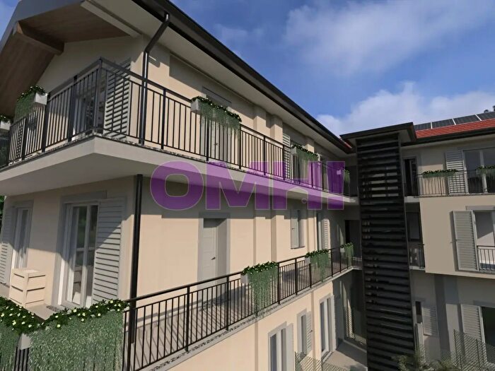 Appartamento trilocale in vendita in Via Mazzini, Cavaria Con Premezzo