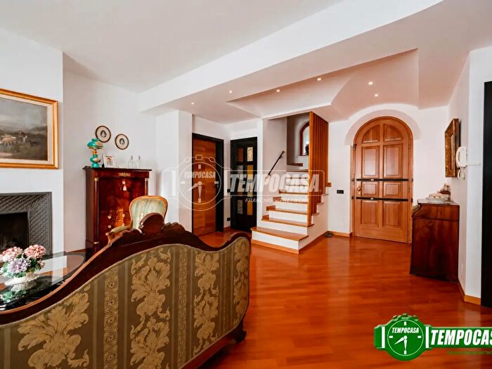Casa quadrilocale in vendita in Voghera