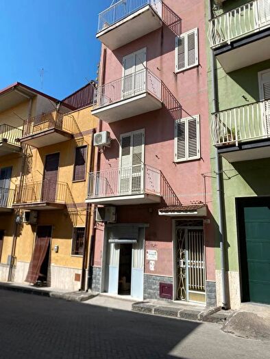 Casa con 7 locali in vendita in Via Palermo Scordia, Scordia