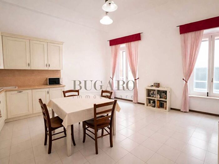 Appartamento trilocale in affitto in Centro Storico, Ancona