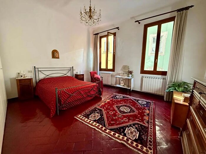 Appartamento trilocale in vendita in Borgo Tegolaio, Firenze