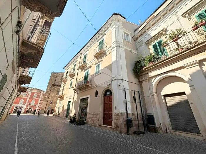 Appartamento con 7 locali in vendita in Corso Santarelli, Manoppello