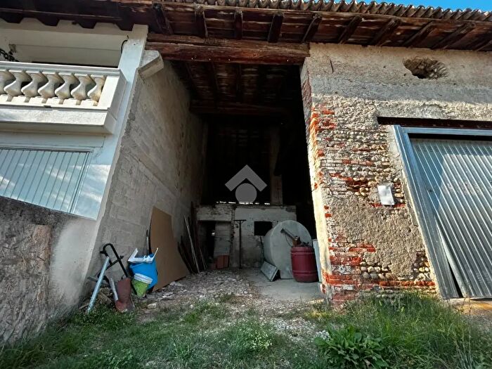 Casa bilocale in vendita in Via Monte Grappa, Caerano Di San Marco