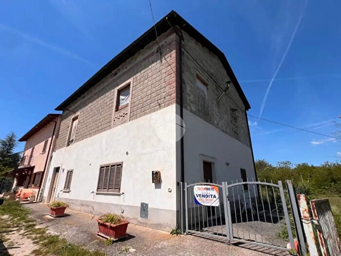 Casa con 5 locali in vendita in Via San Giovanni, San Pio Delle Camere