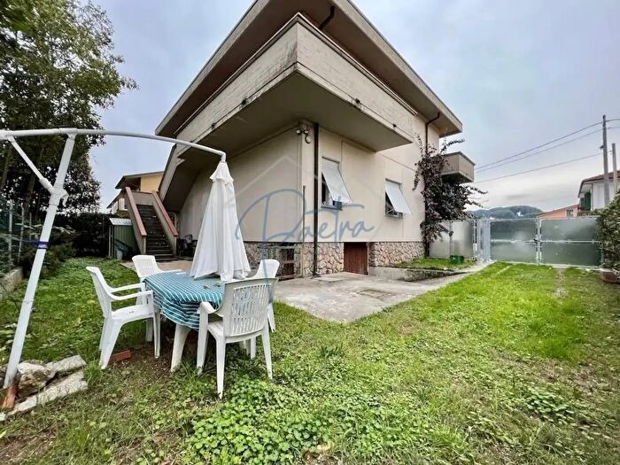 Appartamento con 5 locali in vendita in Ondano, Massa