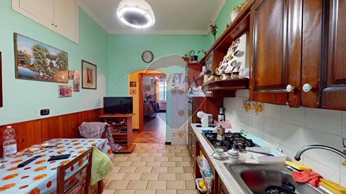 Appartamento con 6 locali in vendita in Via Tomaso Ponsello, Genova