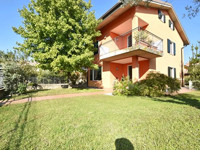 Casa con 7 locali in vendita in Via Magellano, Bussolengo