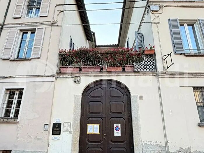 Appartamento quadrilocale in vendita in Piazza Petrarca, Pavia