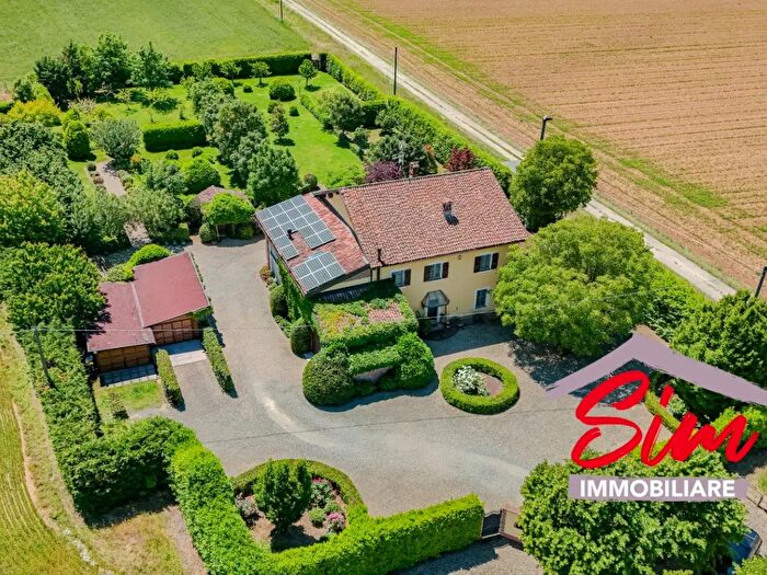 Casa con 8 locali in vendita in Str Stradella Snc, Novi Ligure