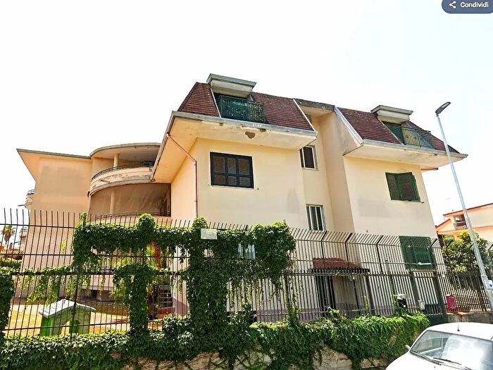 Appartamento trilocale in vendita in Via Sandro Pertini, Melito Di Napoli