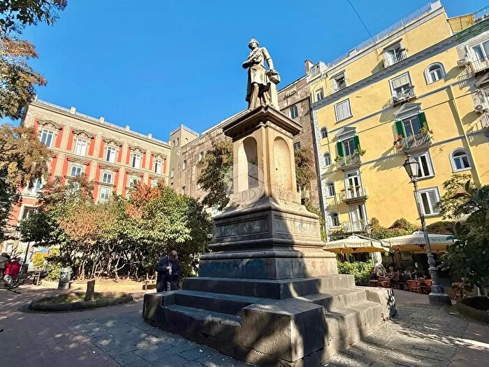 Appartamento trilocale in vendita in Via S Sebastiano, Napoli
