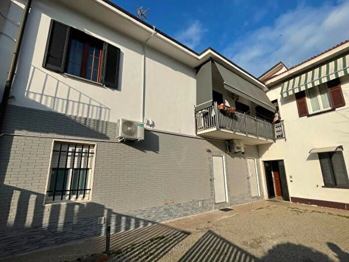 Appartamento trilocale in vendita in Via Camillo Benso di Cavour, Giussano