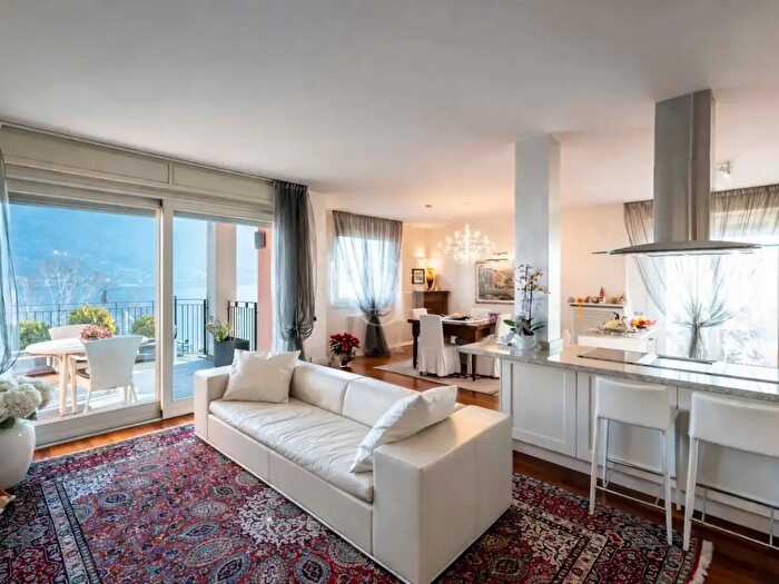 Appartamento con 6 locali in vendita in Sarnico