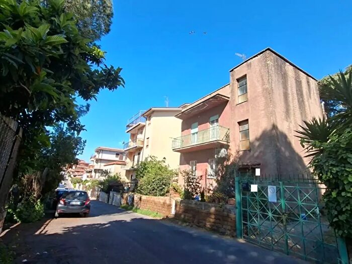 Casa con 6 locali in vendita in Via Cerda, Roma