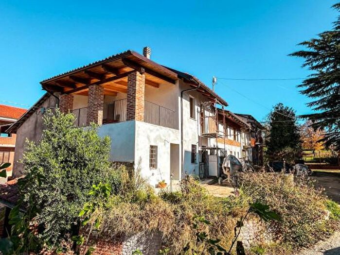 Casa con 6 locali in vendita in Via Santo Stefano Roero, Canale