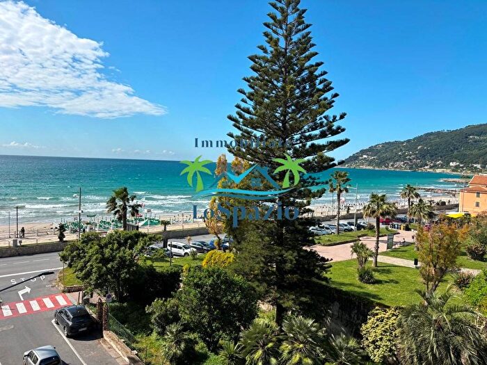 Appartamento trilocale in affitto in Via Aurelia, Marina Di Andora, Andora