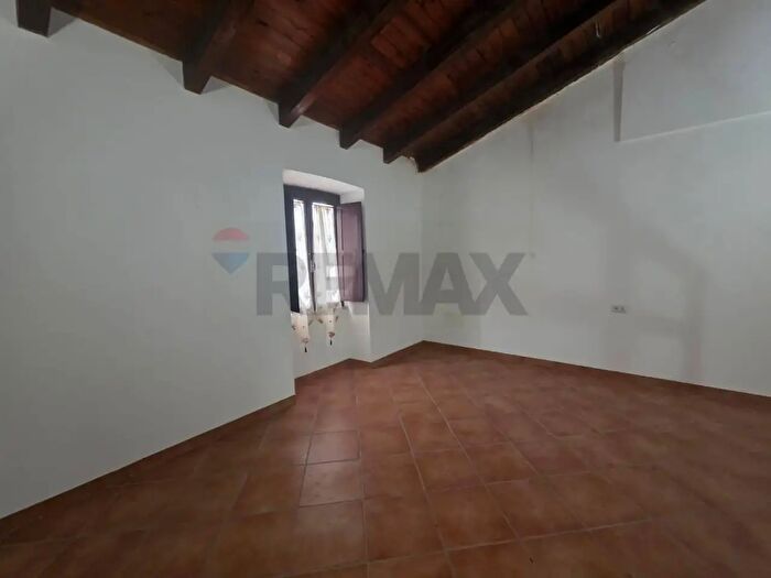 Casa trilocale in vendita in Via Arringo, Sonnino