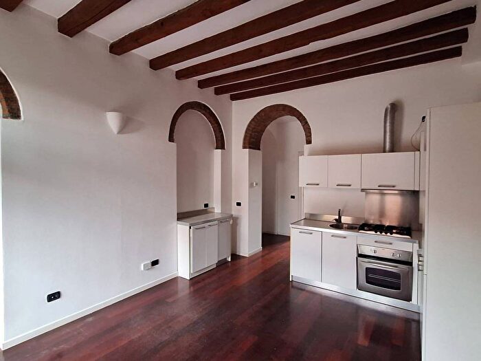 Appartamento bilocale in affitto in Via Monviso, Paolo Sarpi, Milano