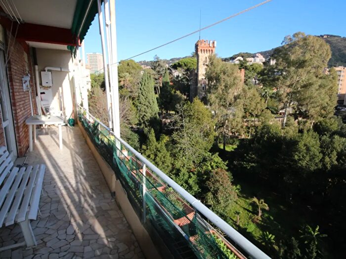 Appartamento con 6 locali in affitto in Via Filippo Palizzi, Genova