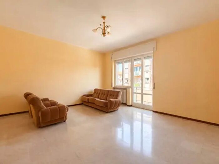 Appartamento quadrilocale in vendita in Viale Dante Alighieri, Piacenza