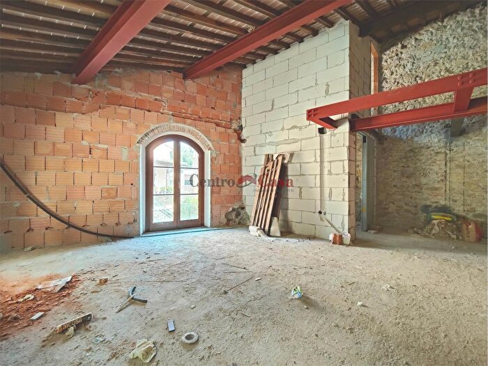 Casa trilocale in vendita in Lucca