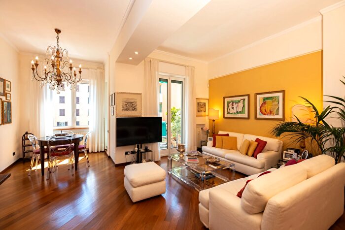 Appartamento con 6 locali in vendita in Via Vassallo, Genova