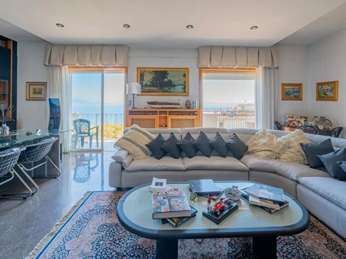 Appartamento con 7 locali in vendita in Via Tito Livio, Napoli