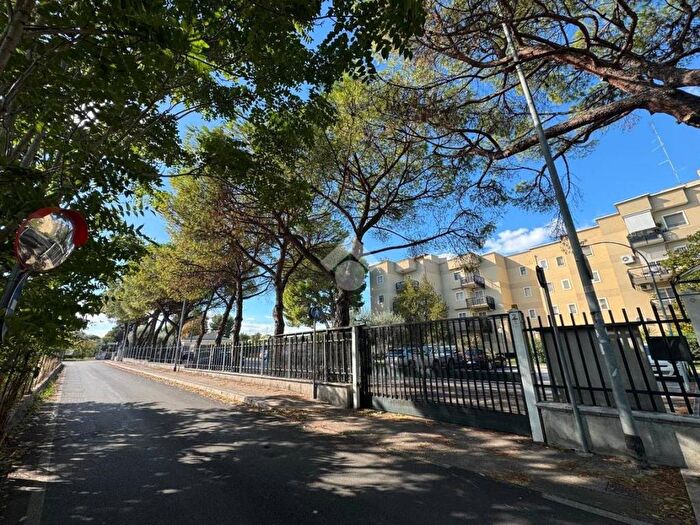 Appartamento con 5 locali in affitto in VIA ELIA DEL RE, Poggiofranco, Bari