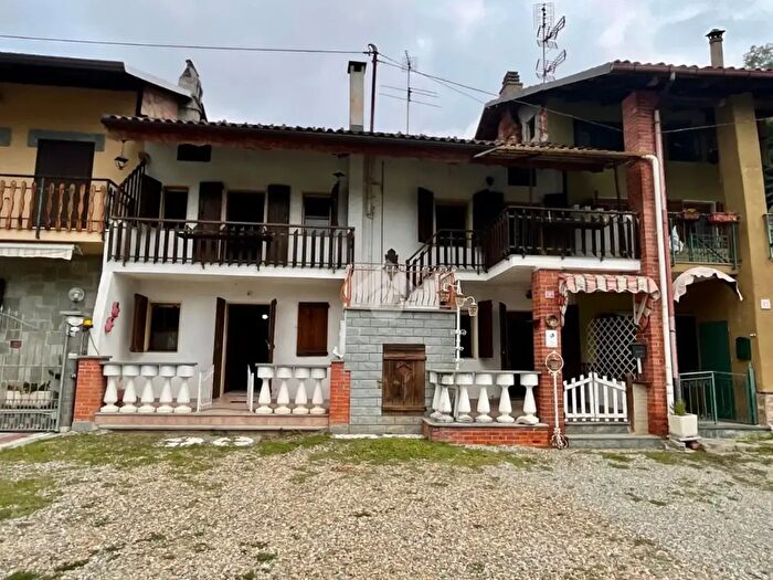 Casa con 6 locali in vendita in Borgata Crosaroglio, Rivara