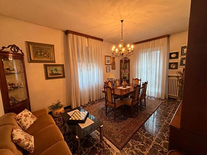 Appartamento quadrilocale in vendita in Via della Salute, Bologna