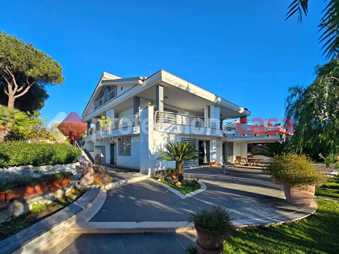 Casa con 5 locali in vendita in Via Giulio Pittarelli, Roma